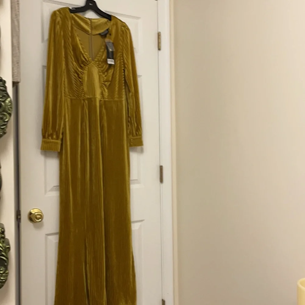 Elegant Gold Pleated Dress - Picture 2 of 8
